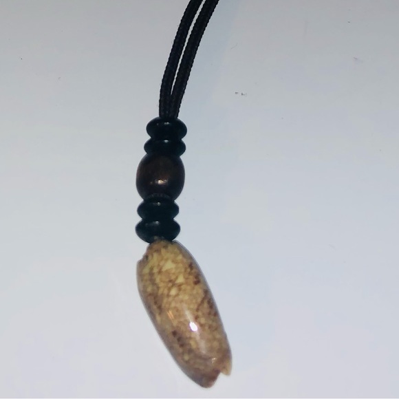 Shell necklace - Picture 2 of 3